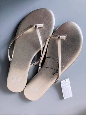 GAP Leather sandals Metallic Gold Thong Sandals size 10 flip flops